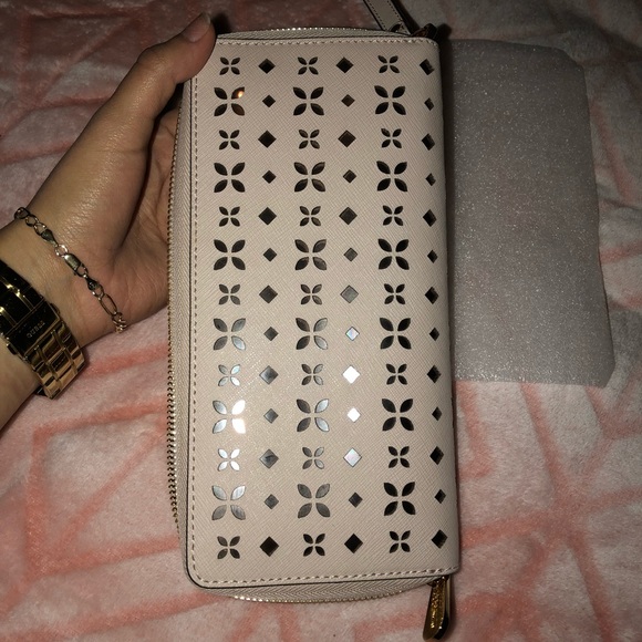 New - Picture 1 of 6